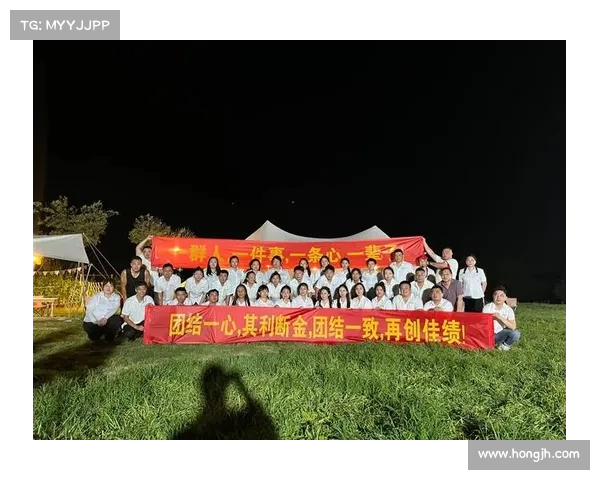 激情燃烧助威歌声激荡青春梦想助力团队勇攀高峰奋勇向前